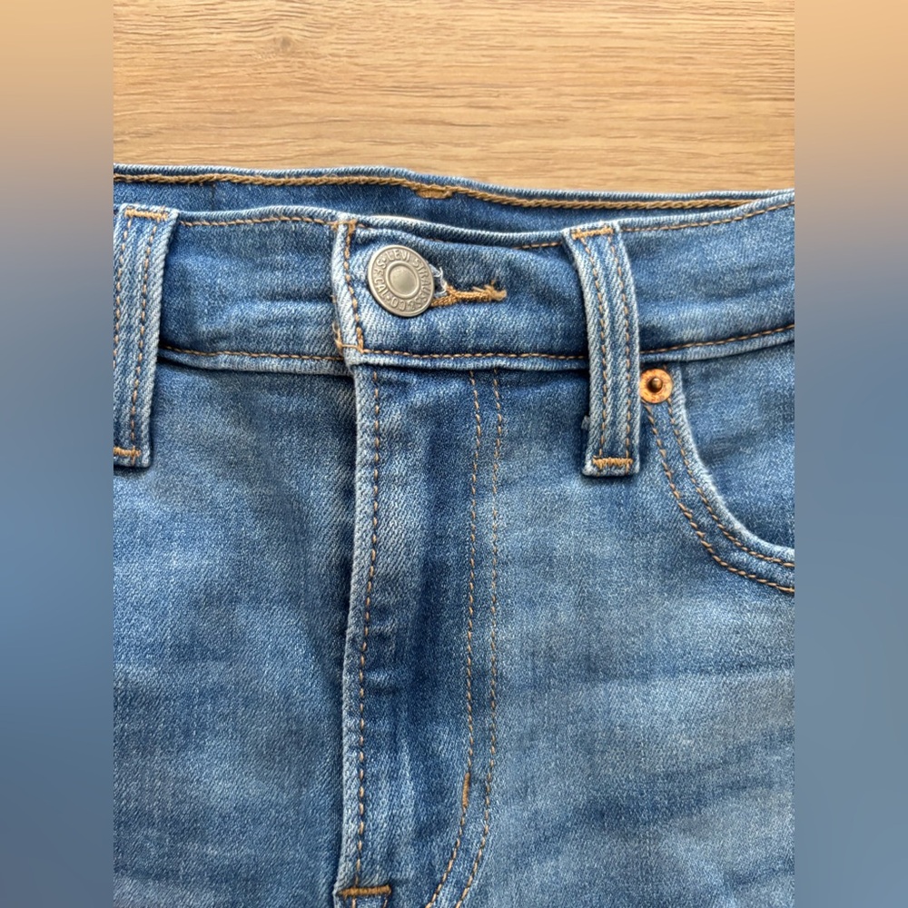 Levi’s High Rise Shorts - Picture 3 of 6